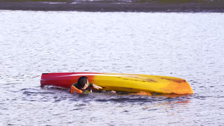 Qué hacer si su kayak vuelca