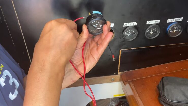 boat fuel gauge stuck on full