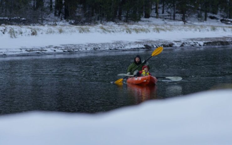 kayak in punte di acqua fredda