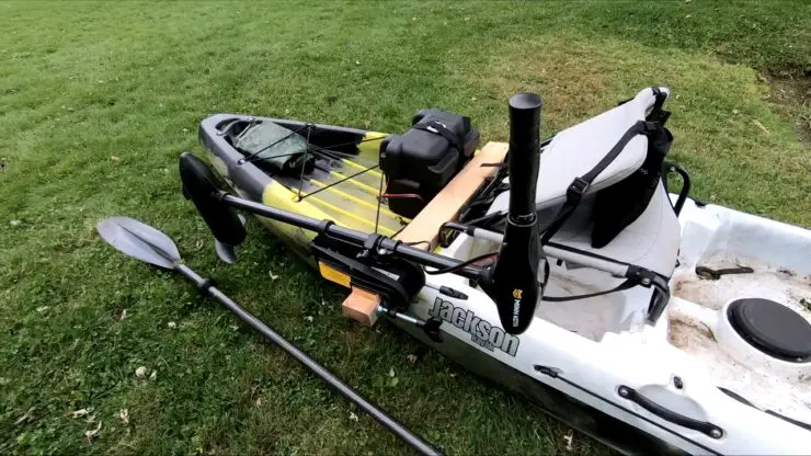 Instalación de motor de arrastre eléctrico en kayak