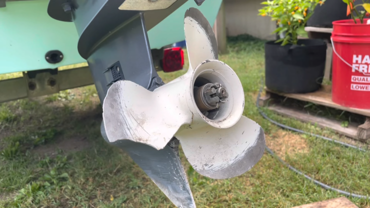 Changing an Outboard Motor Propeller