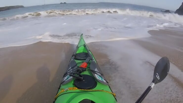Kayak in mare d'acqua