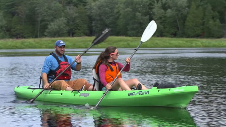 Pagaia un kayak in tandem