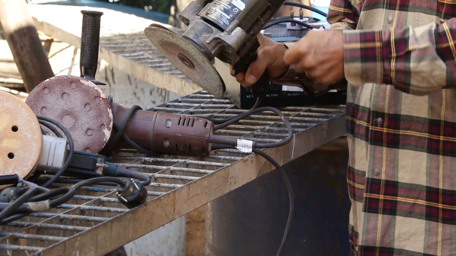 What Makes the Best Sander For Boat Hull 2024 Complete Analysis