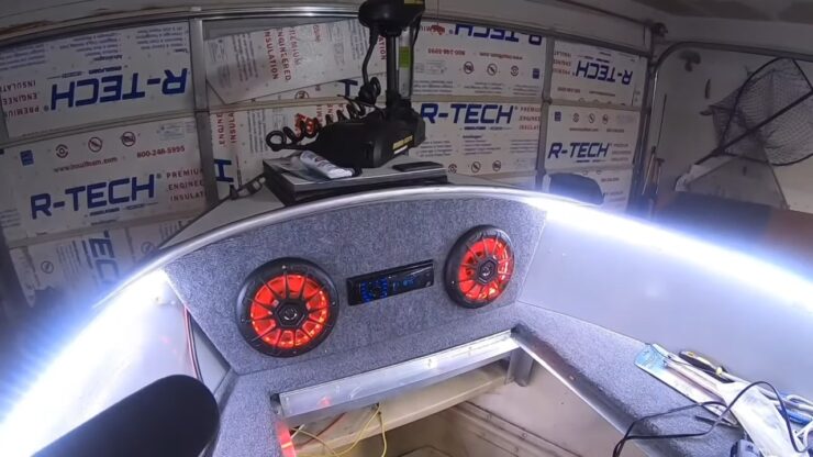 Sistema stereo per barche Livingston