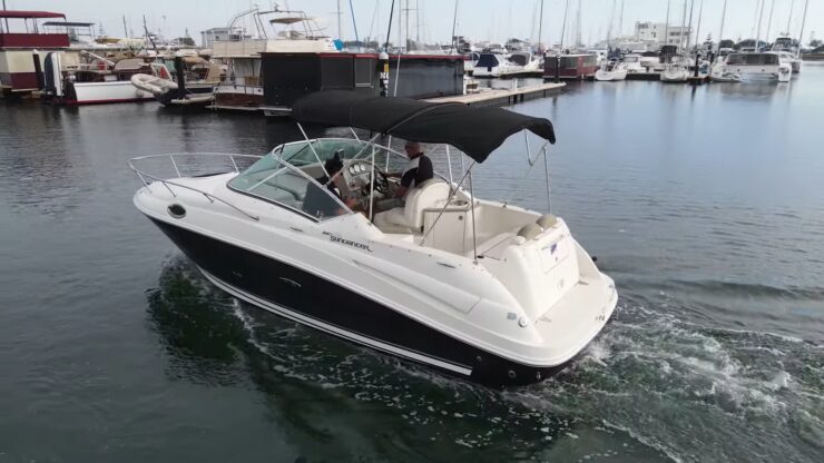 Sea Ray 240 Sundancer boat about