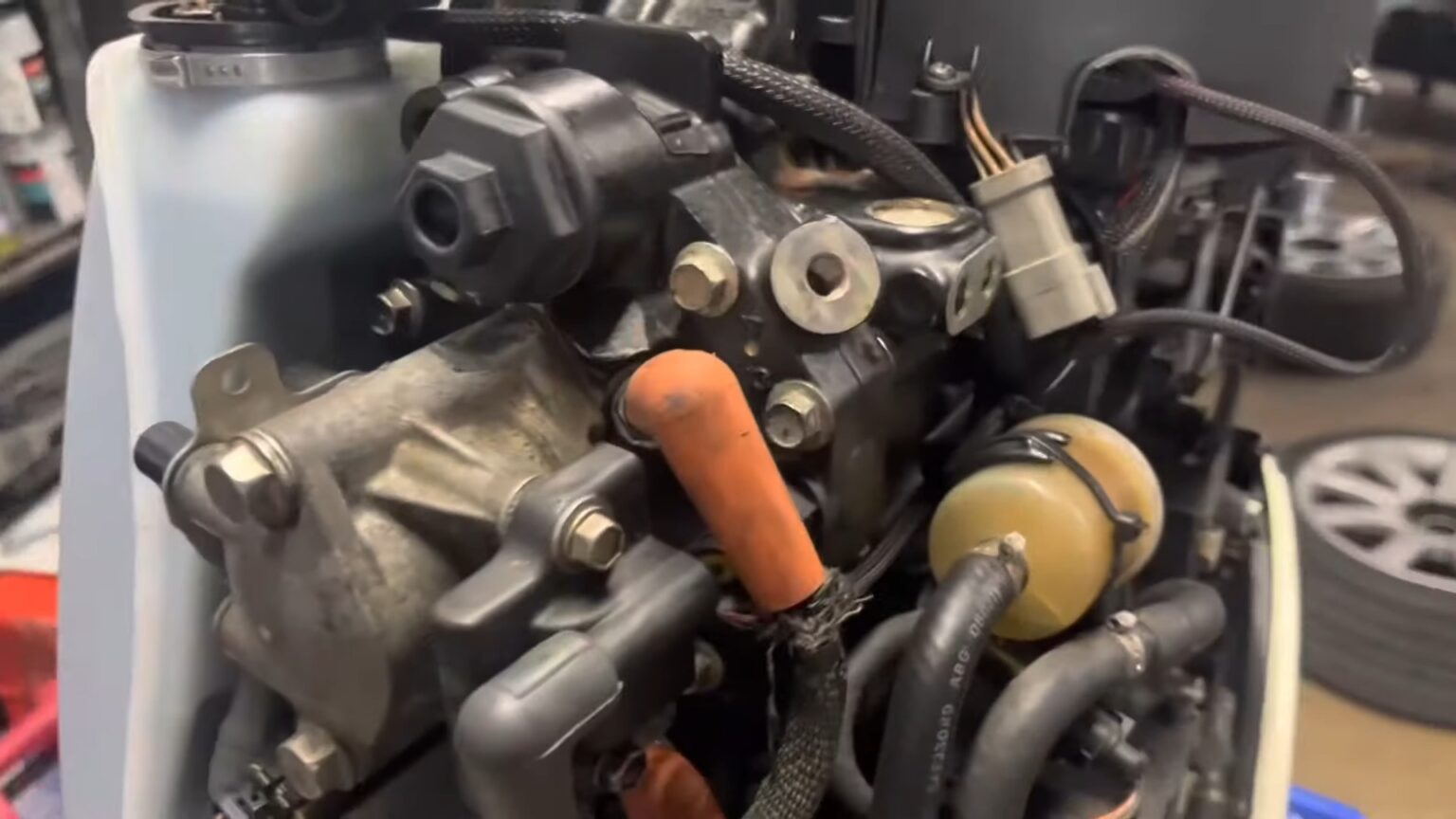 How to Adjust Idle on Evinrude Outboard? Equipment List