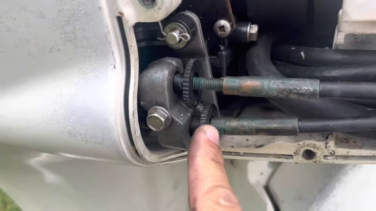 Turn the Idle Screw on Johnson boats