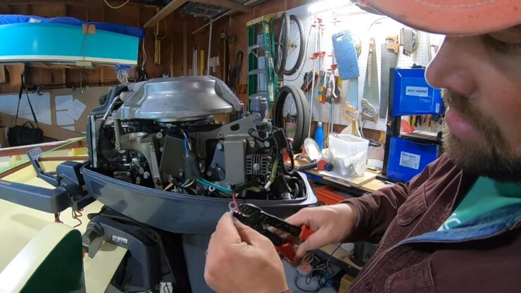How do I make sure my outboard motor works fine