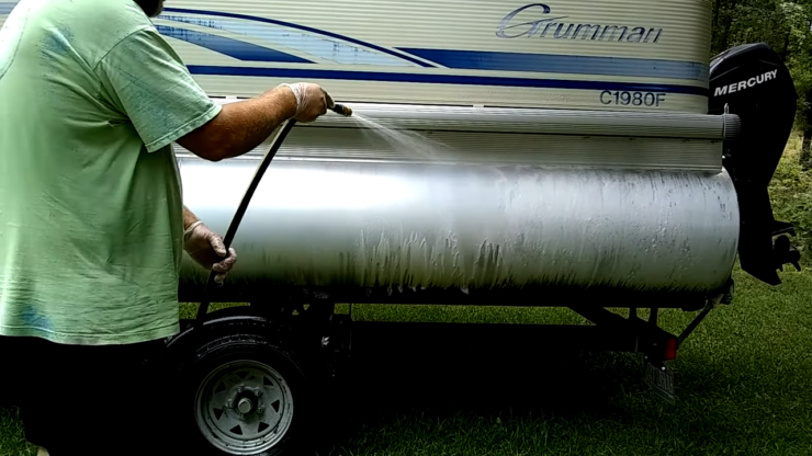 Cleaning aluminum pontoons
