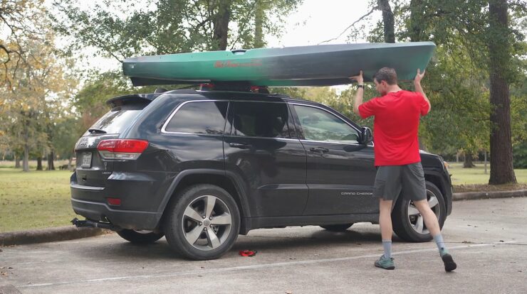 Transportar un kayak sin portaequipajes