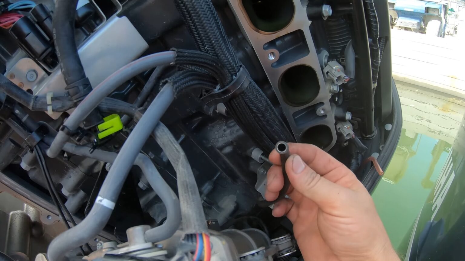 How to Transport An Outboard Motor? 6 Easy Steps Explained Kayak Paddling