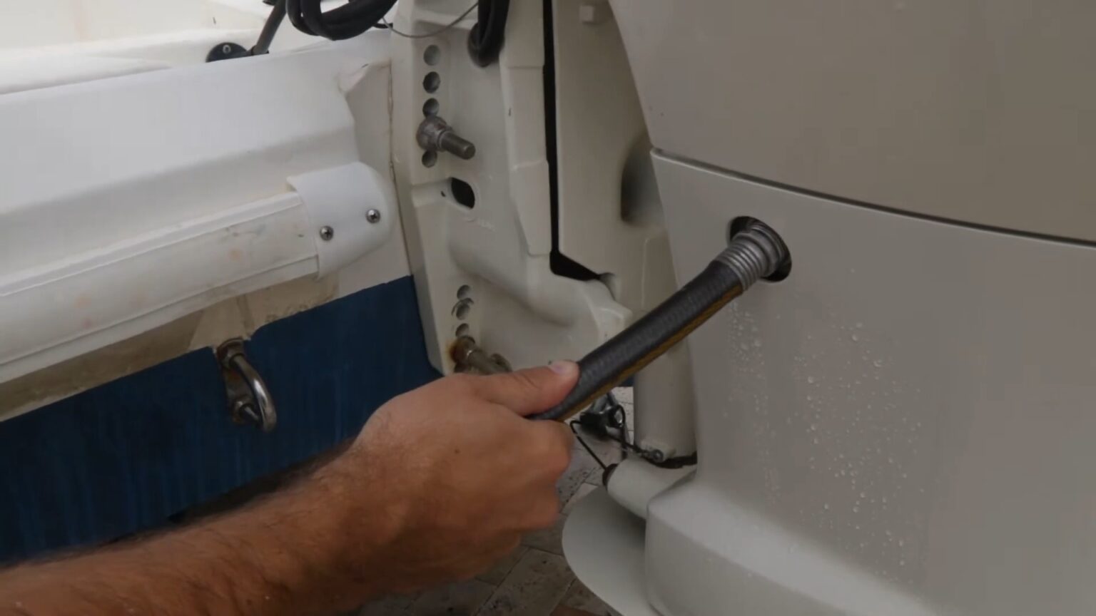 How to Transport An Outboard Motor? 6 Easy Steps Explained Kayak Paddling