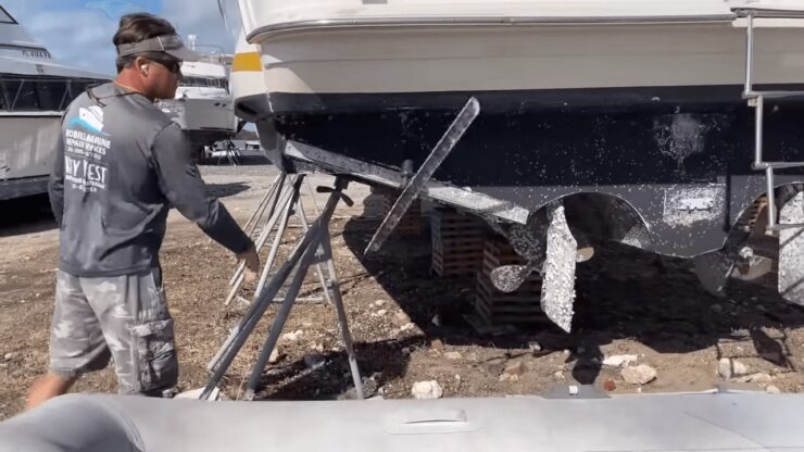 el agua salada daña el motor del barco