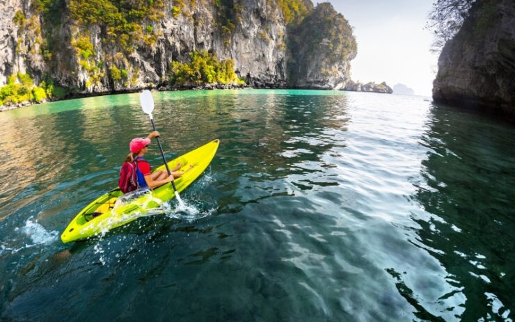 Kayak con scafo a forma di V