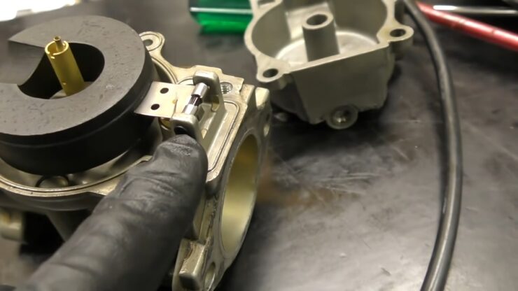 valves in the carburetor