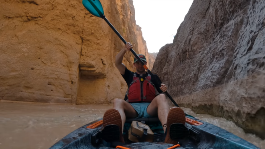 Equipo y ropa esenciales para practicar kayak